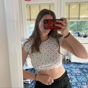 Brandy Melville crop top🦋🌷